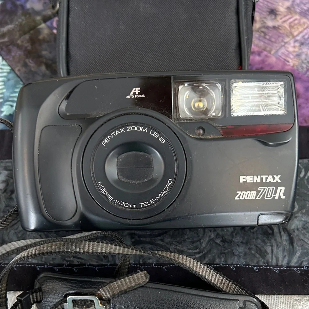 Pentax Zoom 70R Black Camera with Case